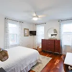 Modern 2-Bed, 2-Bath, 4 Min Walk To Northeastern