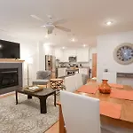 Modern 2-Bed, 2-Bath, 4 Min Walk To Northeastern