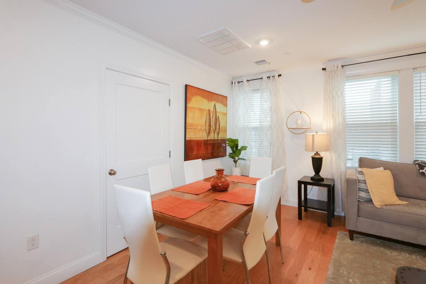 Apartment Modern 2-bed, 2-bath, 4 Min Walk To Northeastern