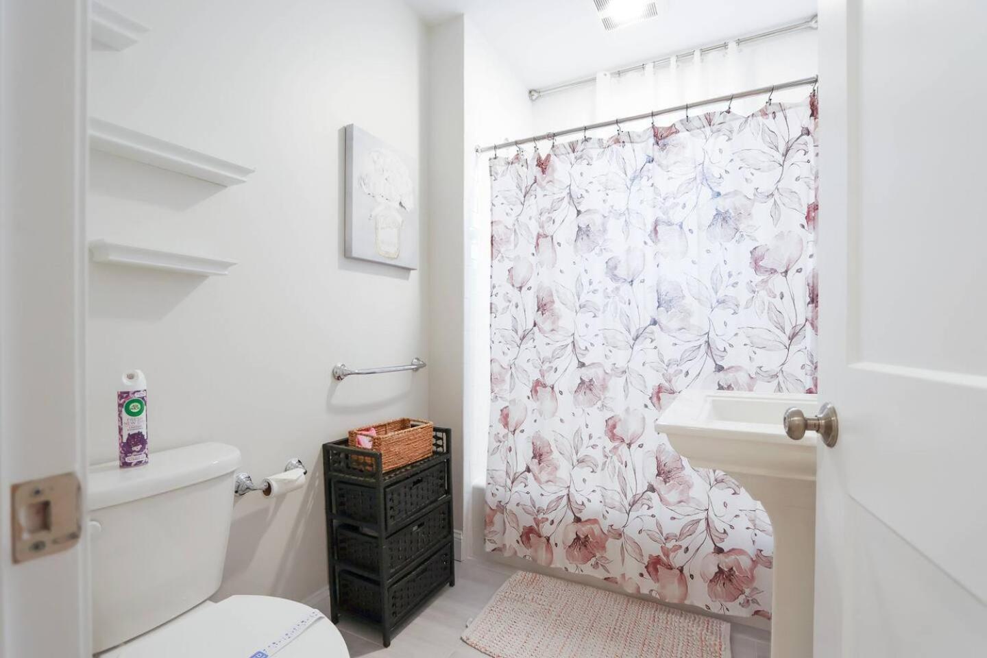 Apartment Modern 2-bed, 2-bath, 4 Min Walk To Northeastern *