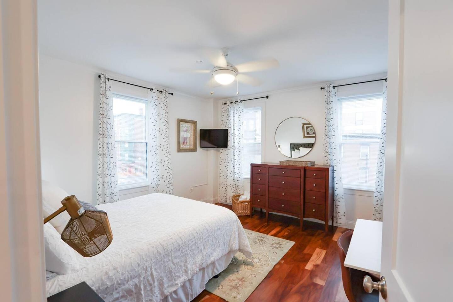 Modern 2-bed, 2-bath, 4 Min Walk To Northeastern Apartment Boston