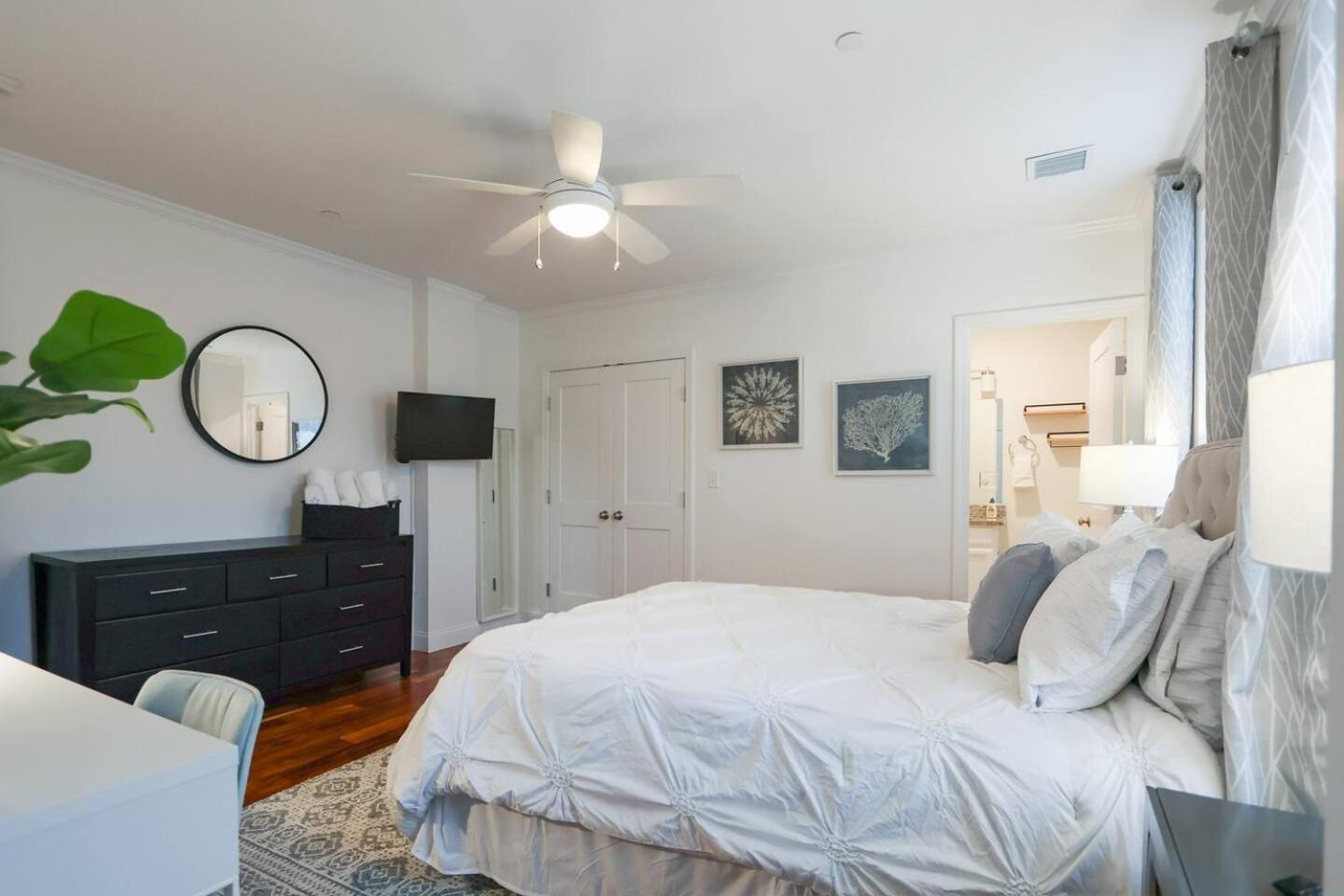Modern 2-bed, 2-bath, 4 Min Walk To Northeastern Boston