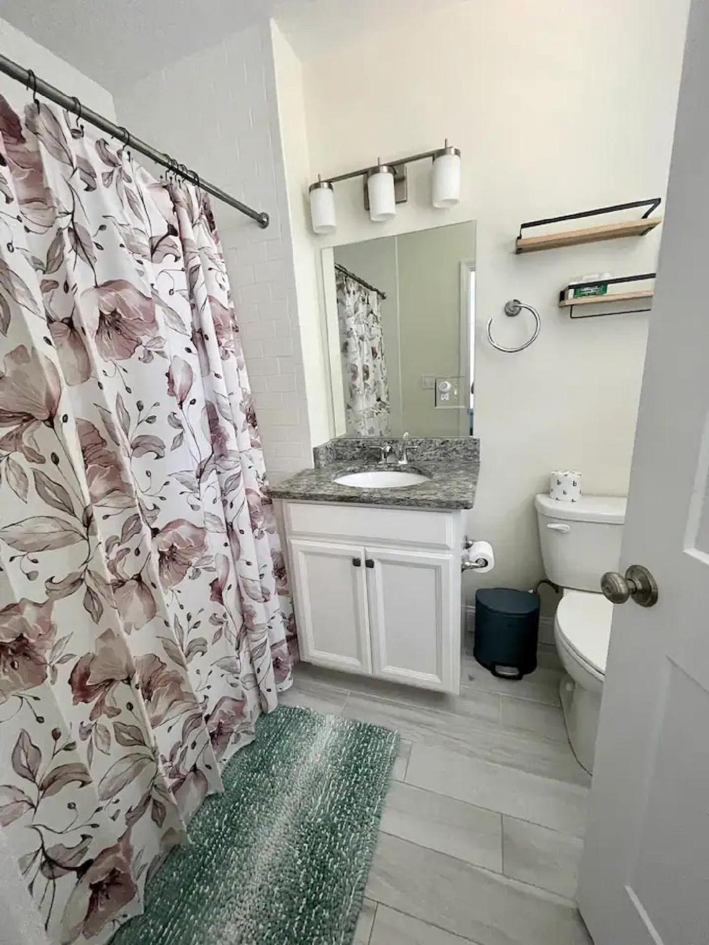 Modern 2-bed, 2-bath, 4 Min Walk To Northeastern * Boston