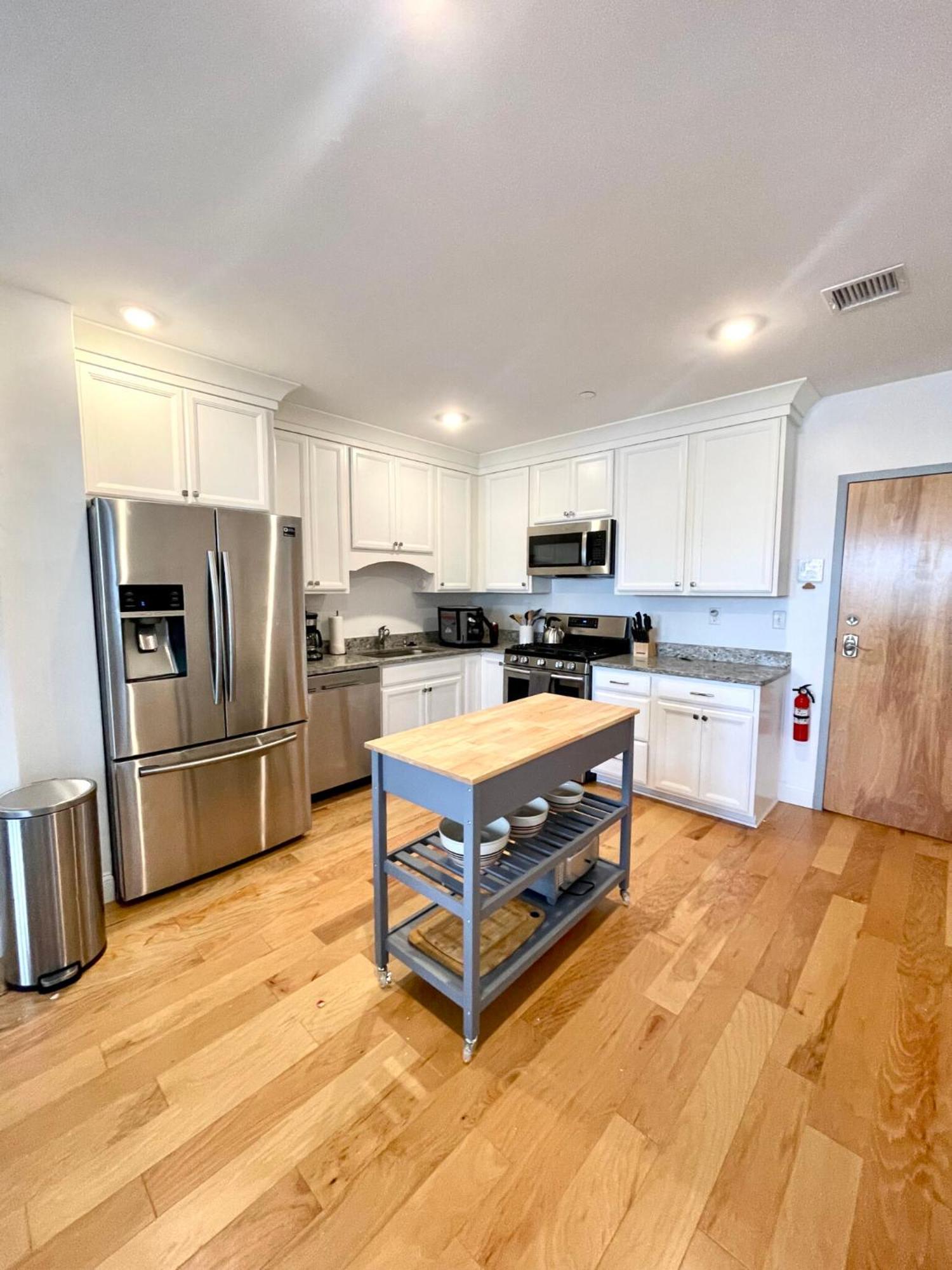 Apartment Modern 2-bed, 2-bath, 4 Min Walk To Northeastern