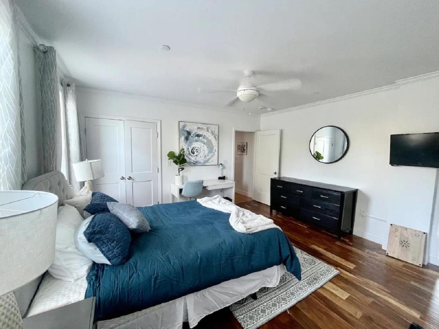 Modern 2-bed, 2-bath, 4 Min Walk To Northeastern Apartment *