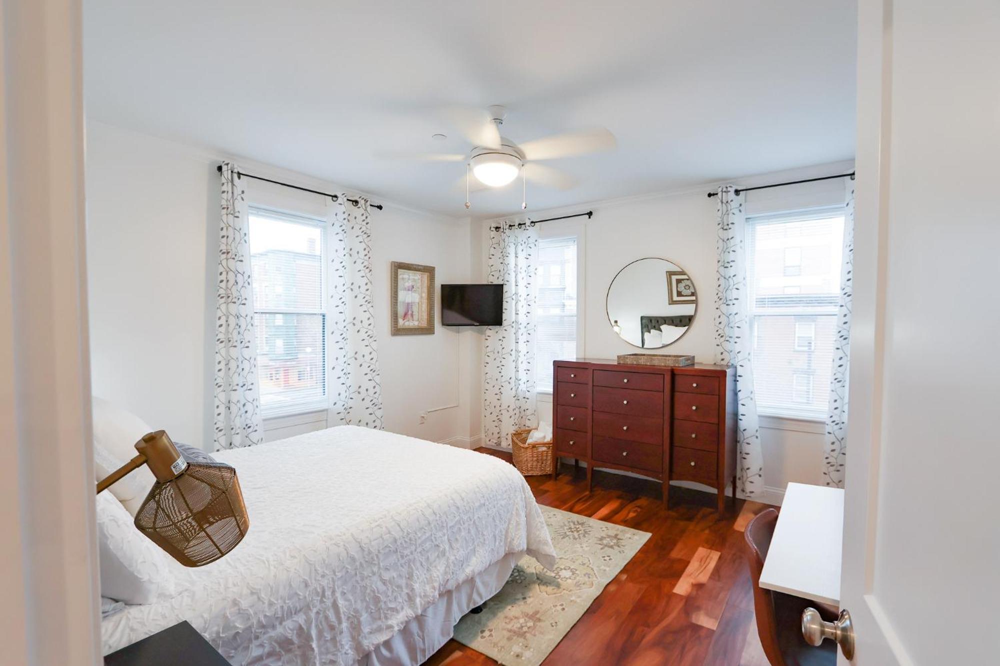 Modern 2-bed, 2-bath, 4 Min Walk To Northeastern * Boston