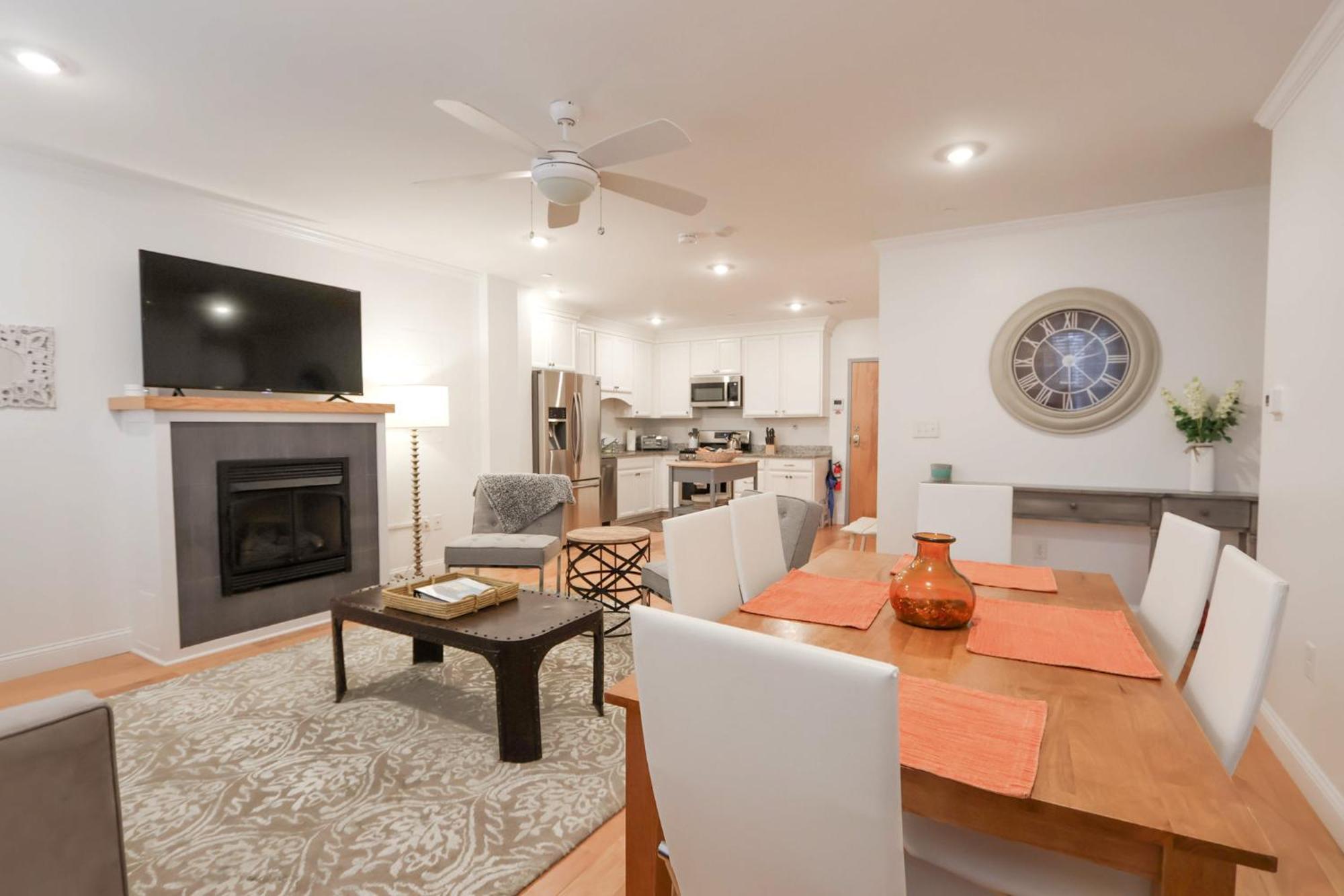 Apartment Modern 2-bed, 2-bath, 4 Min Walk To Northeastern *